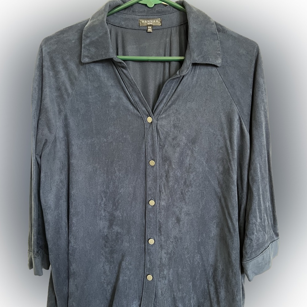 ⭐4 / $15 Navy blue, button up 3/4 length shirt.